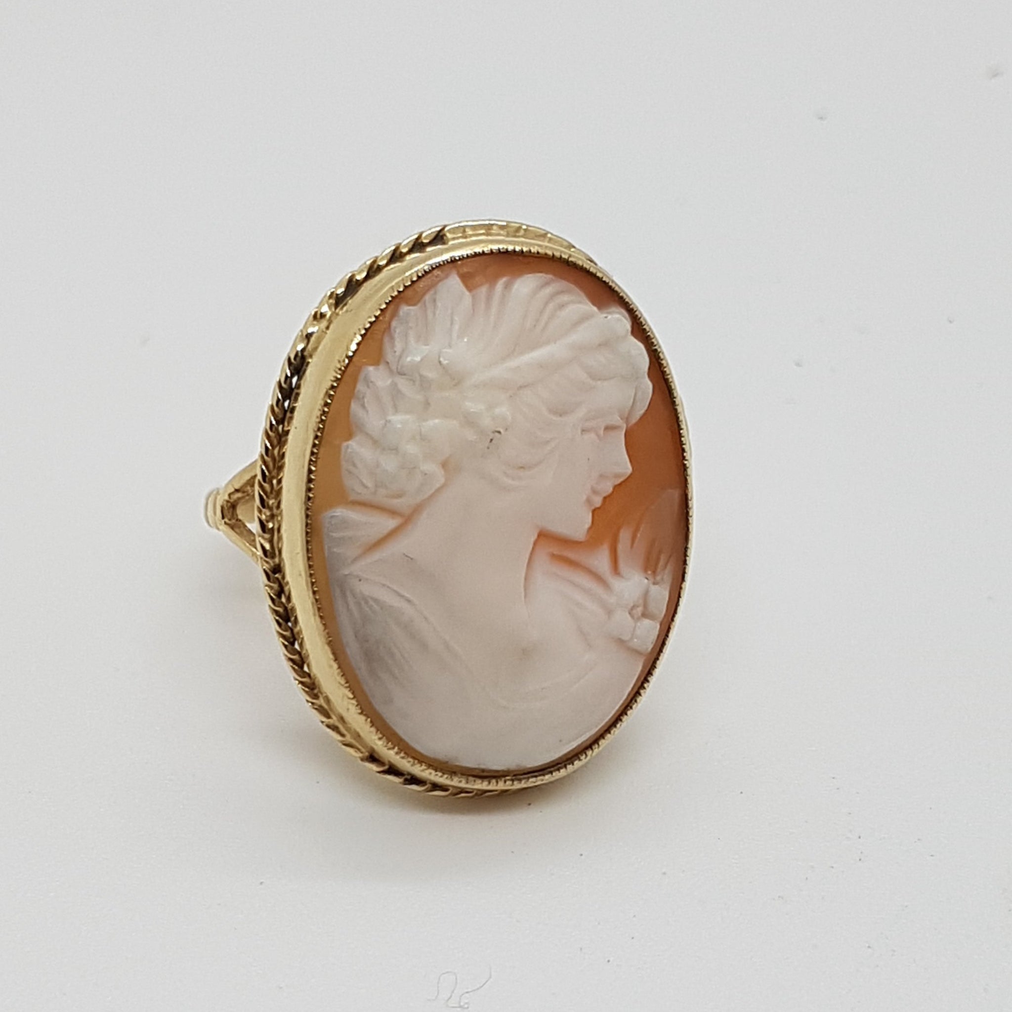 Vintage 9ct Gold Shell Cameo Ring Nessador Antiques