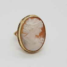 Load image into Gallery viewer, Vintage 9ct Gold Shell Cameo Ring
