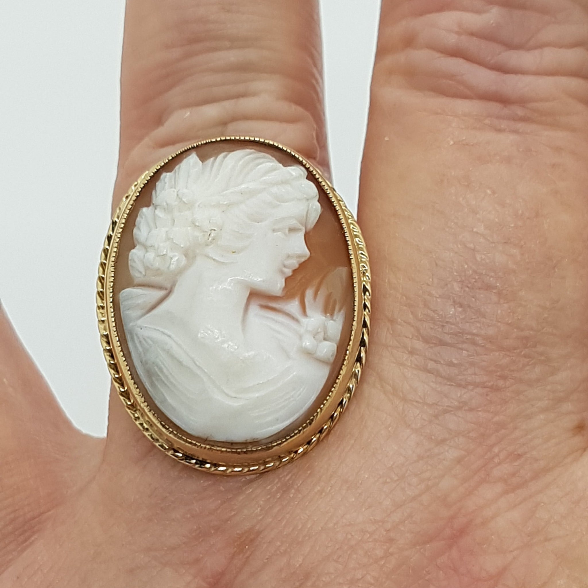 Vintage 9ct Gold Shell Cameo Ring Nessador Antiques