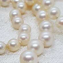 Load image into Gallery viewer, Vintage Cultured Pearl Necklace with 9ct Gold Clasp
