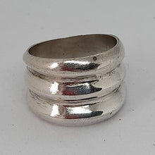 Load image into Gallery viewer, Vintage Sterling Silver Barrel Ring
