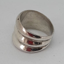 Load image into Gallery viewer, Vintage Sterling Silver Barrel Ring
