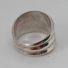 Load image into Gallery viewer, Vintage Sterling Silver Barrel Ring
