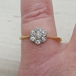 Antique 18ct Gold Diamond Daisy Ring