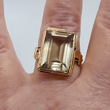 Load image into Gallery viewer, Vintage 9ct Gold Emerald Cut Quartz Ring
