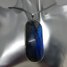 Load image into Gallery viewer, Vintage Sterling Silver and Labradorite Pendant
