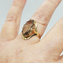 Load image into Gallery viewer, Vintage 9ct Gold and Topaz Ring
